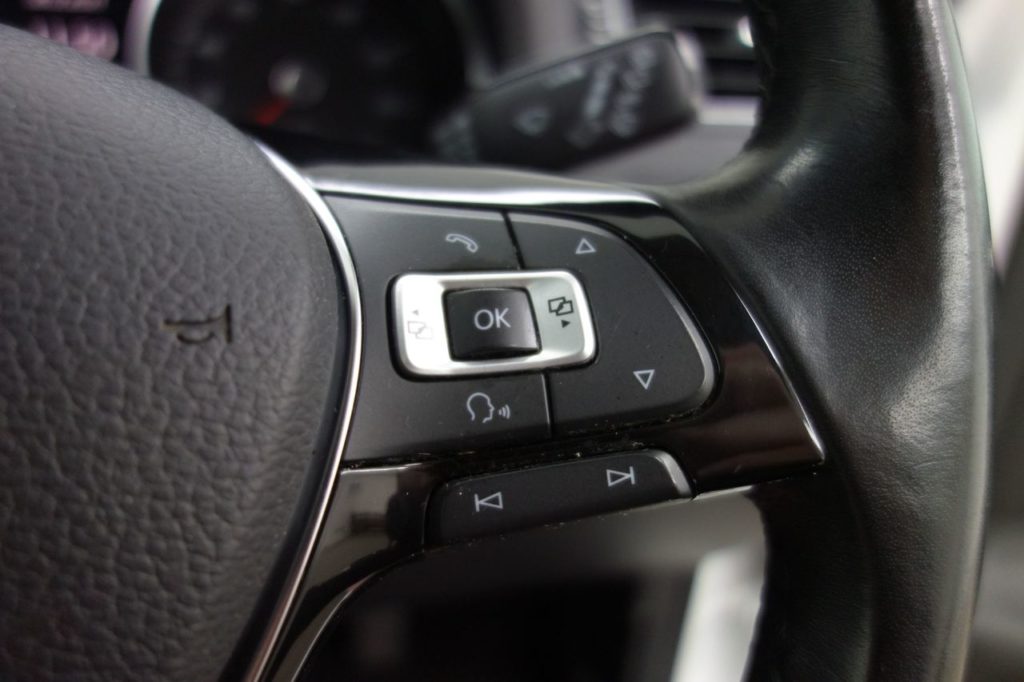 Used_2016_WHITE_VOLKSWAGEN_POLO_1