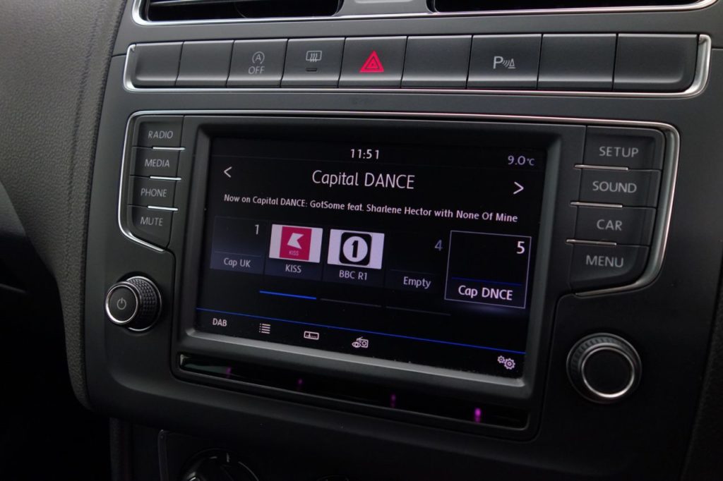 Used_2016_WHITE_VOLKSWAGEN_POLO_1