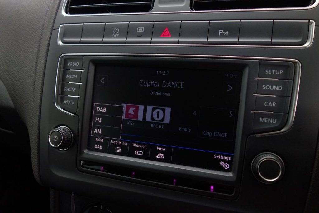 Used_2016_WHITE_VOLKSWAGEN_POLO_1