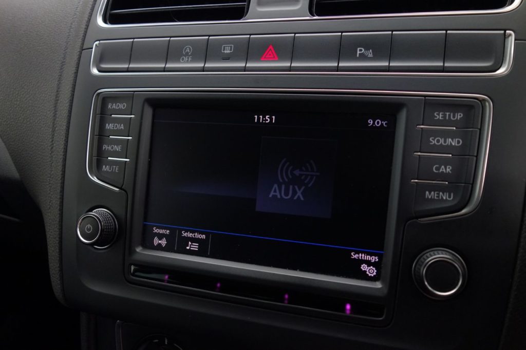 Used_2016_WHITE_VOLKSWAGEN_POLO_1