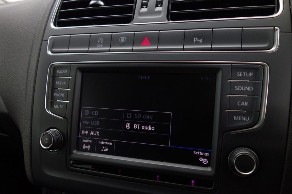 Used_2016_WHITE_VOLKSWAGEN_POLO_1