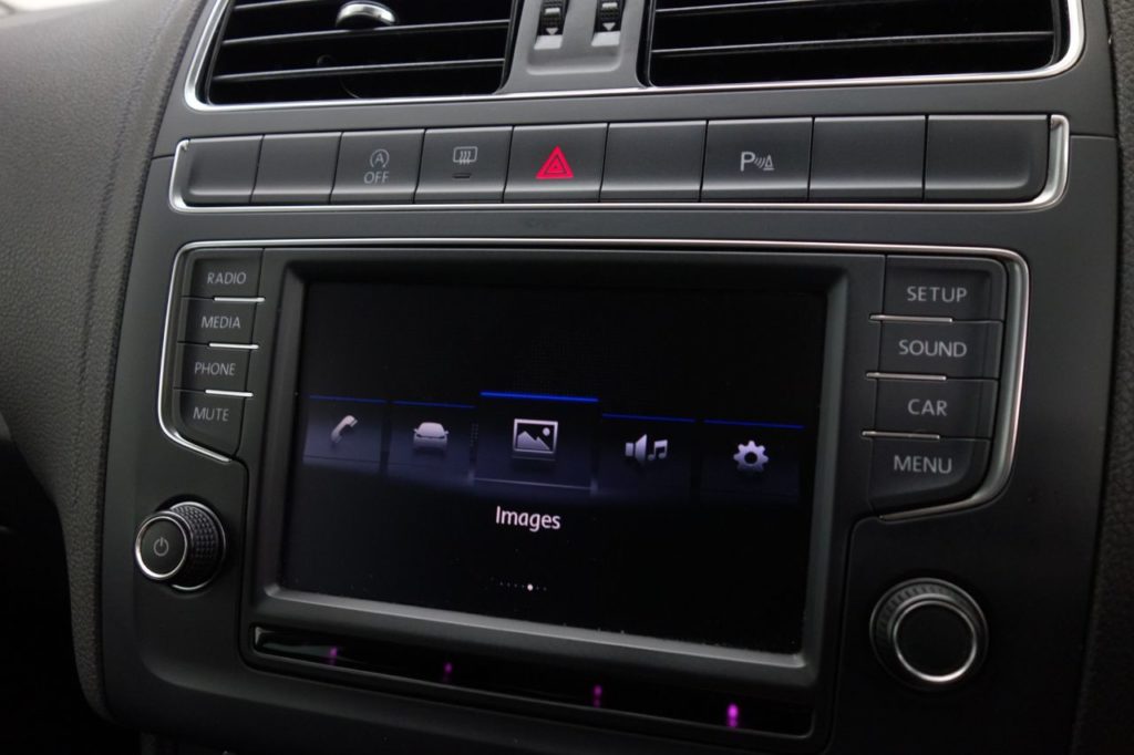 Used_2016_WHITE_VOLKSWAGEN_POLO_1
