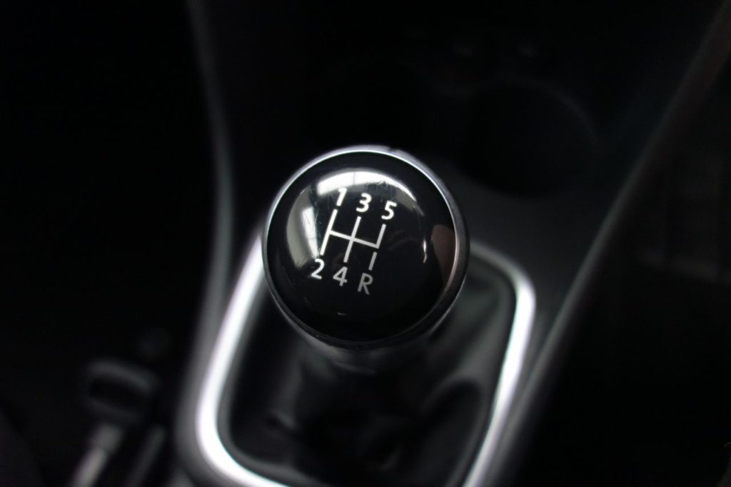 Used_2016_WHITE_VOLKSWAGEN_POLO_1