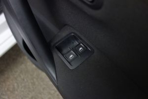 Used_2016_WHITE_VOLKSWAGEN_POLO_1