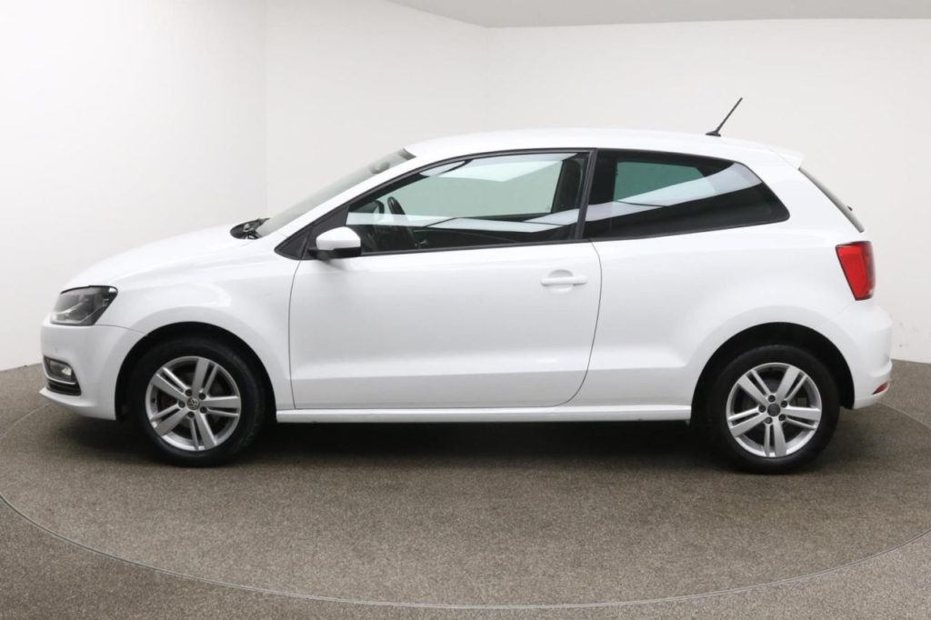 Used_2016_WHITE_VOLKSWAGEN_POLO_1