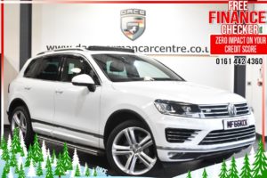 Used 2016 WHITE VOLKSWAGEN TOUAREG Estate 3.0 V6 R-LINE PLUS TDI BLUEMOTION TECHNOLOGY 5d AUTO 259 BHP (reg. 2016-11-18) for sale in Altrincham