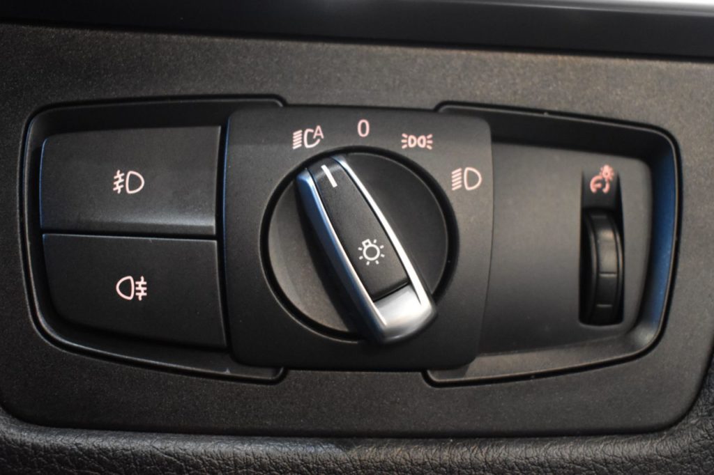 Used_2017_BLUE_BMW_3-SERIES_2