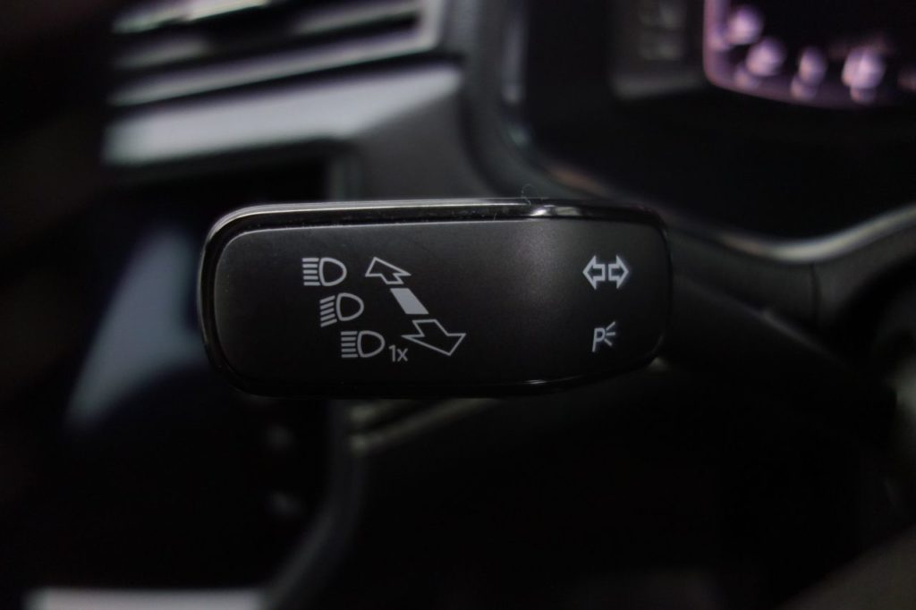 Used_2019_GREY_SEAT_ARONA_1