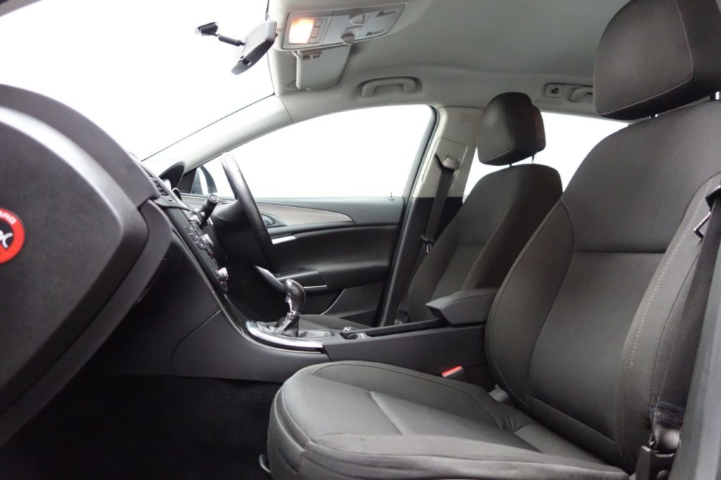 Used_2009_BLUE_VAUXHALL_INSIGNIA_2