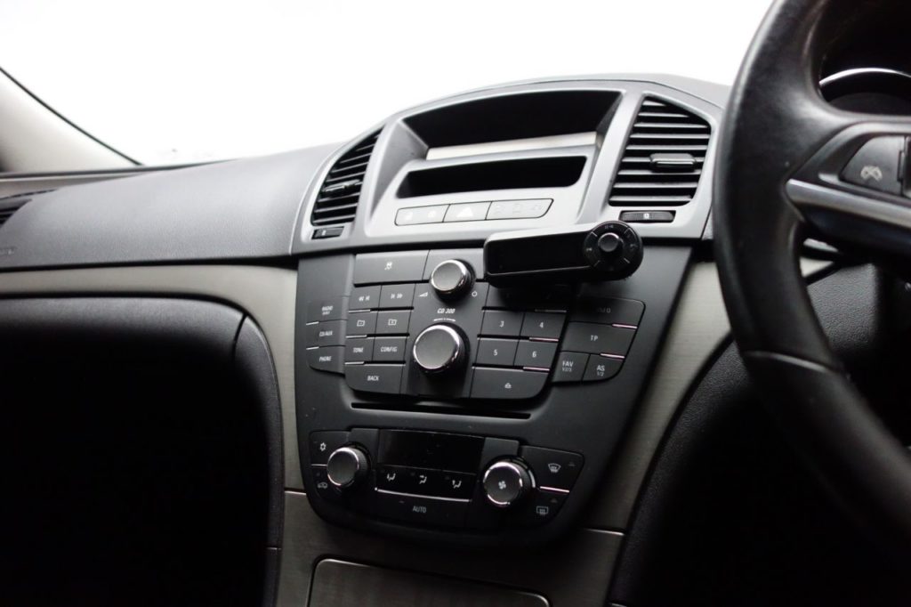 Used_2009_BLUE_VAUXHALL_INSIGNIA_2