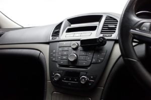 Used_2009_BLUE_VAUXHALL_INSIGNIA_2