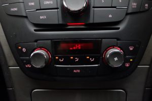 Used_2009_BLUE_VAUXHALL_INSIGNIA_2