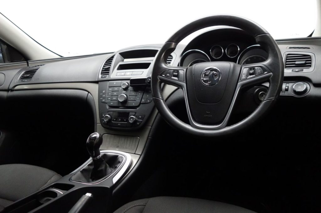 Used_2009_BLUE_VAUXHALL_INSIGNIA_2