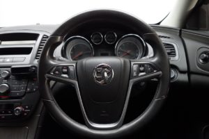 Used_2009_BLUE_VAUXHALL_INSIGNIA_2