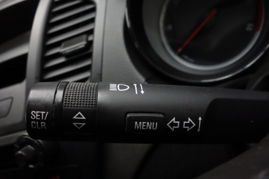 Used_2009_BLUE_VAUXHALL_INSIGNIA_2