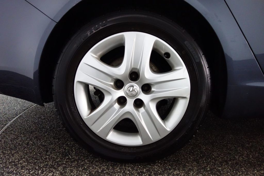 Used_2009_BLUE_VAUXHALL_INSIGNIA_2