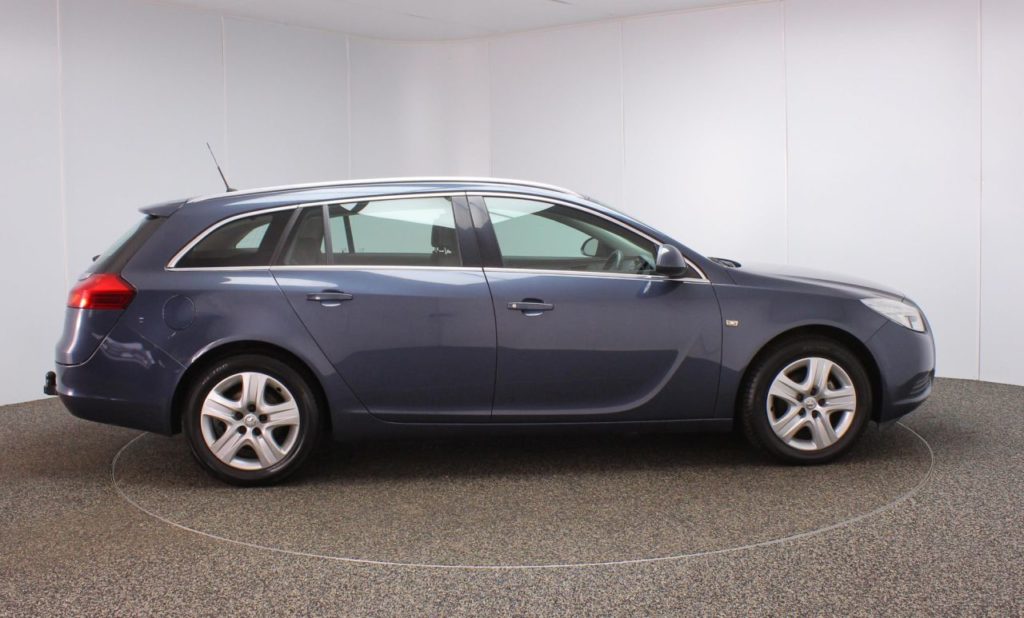 Used_2009_BLUE_VAUXHALL_INSIGNIA_2