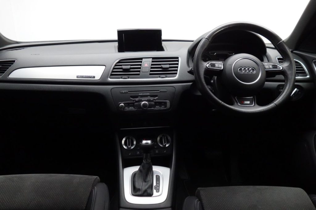 Used_2014_BLACK_AUDI_Q3_2