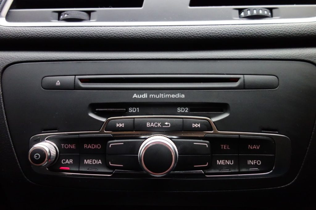 Used_2014_BLACK_AUDI_Q3_2