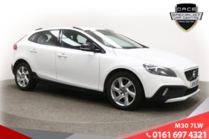 Used 2014 WHITE VOLVO V40 CROSS COUNTRY Hatchback 1.6 D2 CROSS COUNTRY LUX 5d AUTO 113 BHP (reg. 2014-03-31) for sale in Ramsbottom