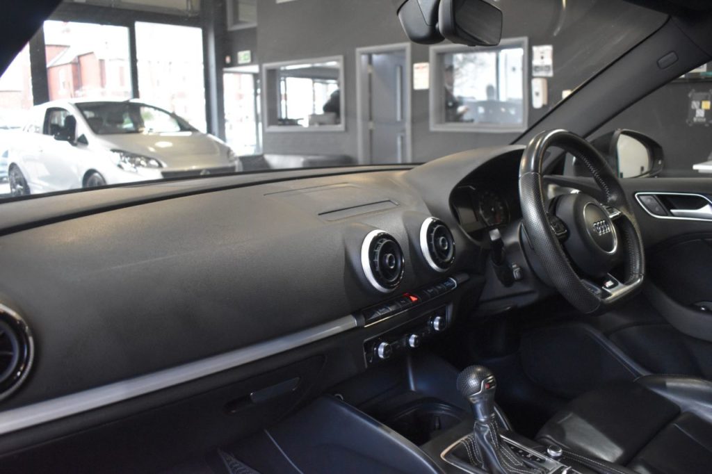 Used_2015_BLACK_AUDI_A3_1