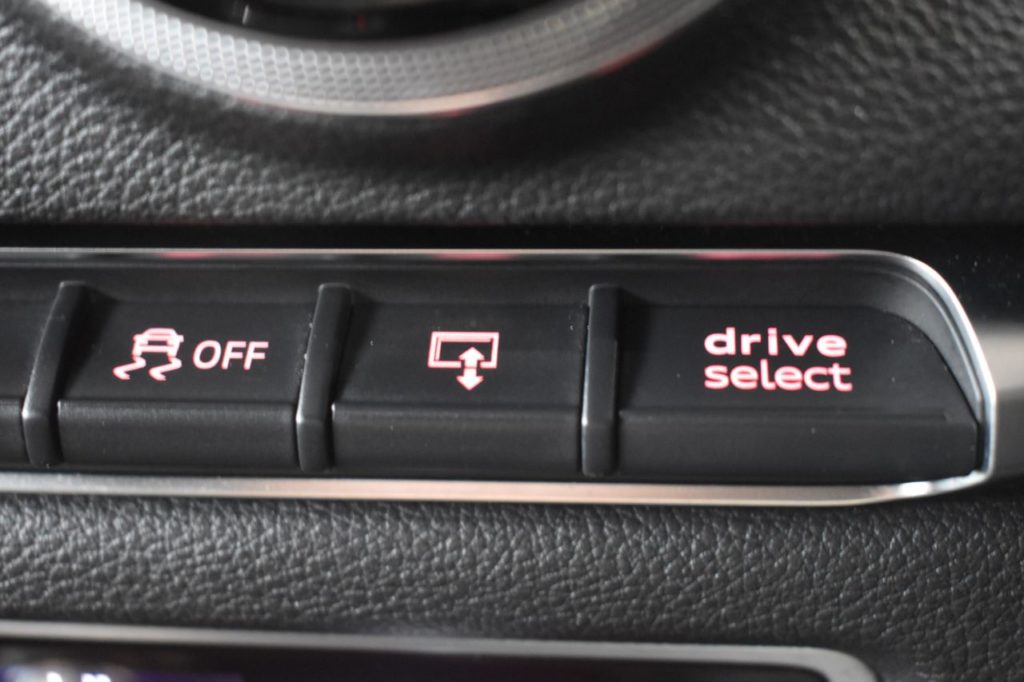 Used_2015_BLACK_AUDI_A3_1