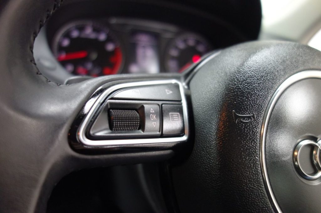Used_2015_BLACK_AUDI_Q3_2