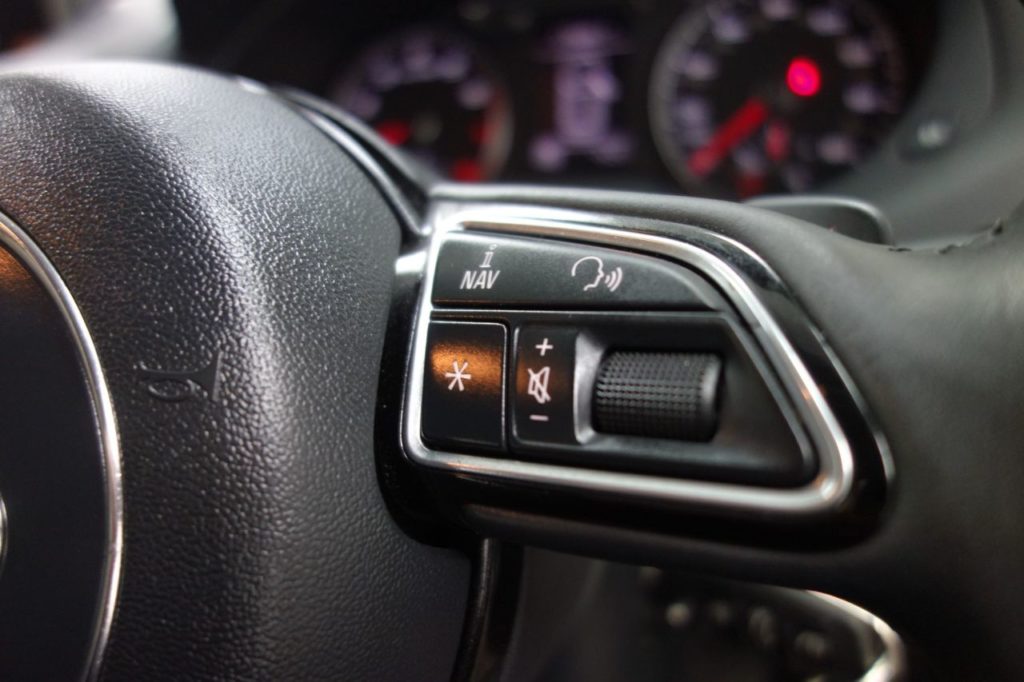 Used_2015_BLACK_AUDI_Q3_2