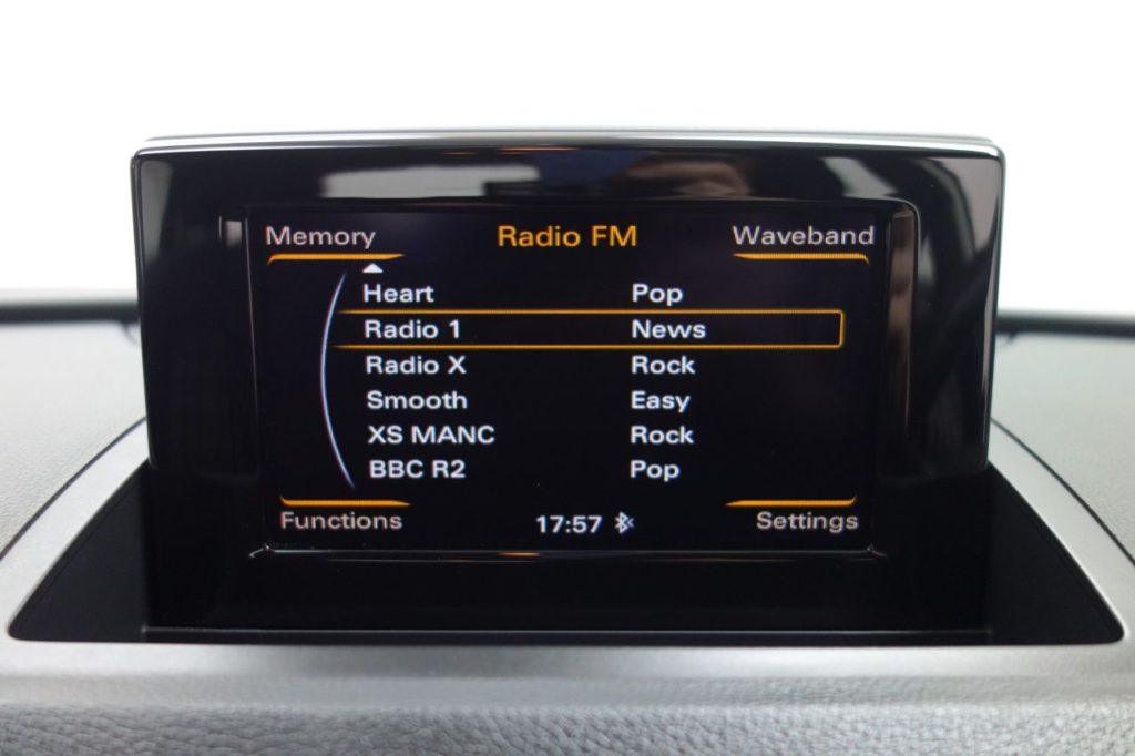 Used_2015_BLACK_AUDI_Q3_2