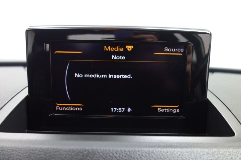 Used_2015_BLACK_AUDI_Q3_2