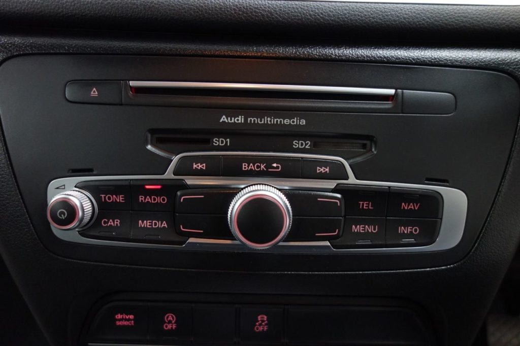 Used_2015_BLACK_AUDI_Q3_2