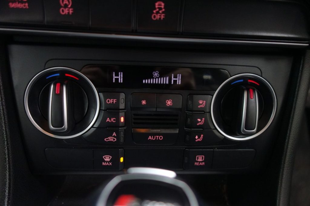 Used_2015_BLACK_AUDI_Q3_2