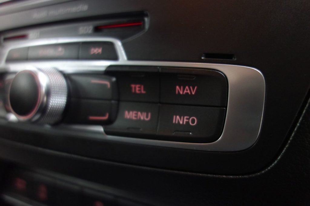 Used_2015_BLACK_AUDI_Q3_2