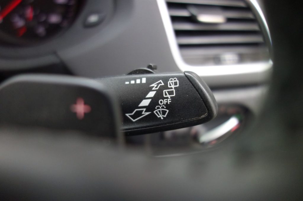 Used_2015_BLACK_AUDI_Q3_2