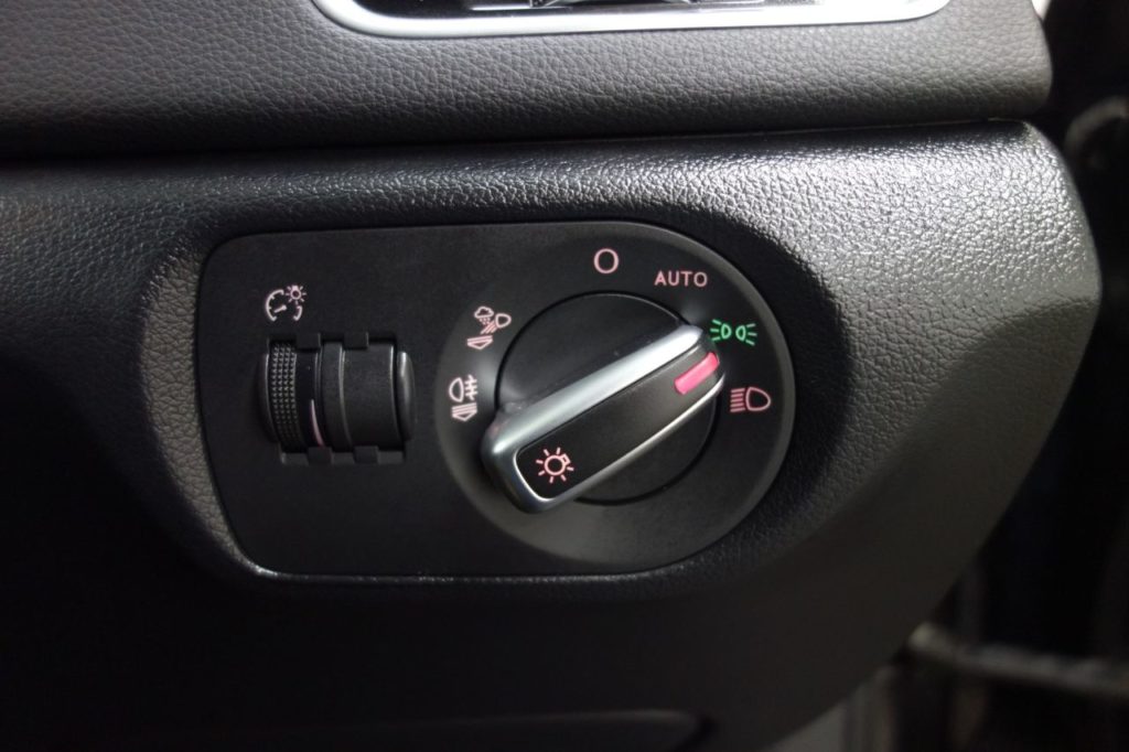 Used_2015_BLACK_AUDI_Q3_2