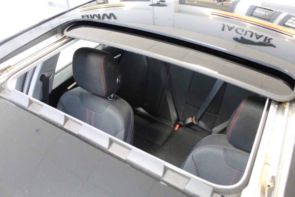 Used_2015_BLACK_BMW_3-SERIES_2