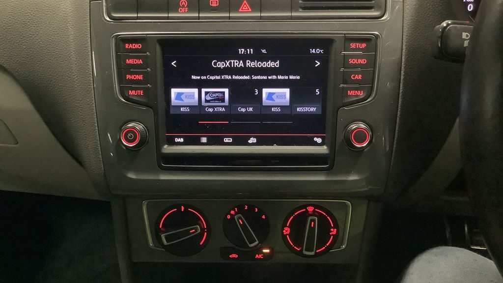 Used_2015_BLACK_VOLKSWAGEN_POLO_1