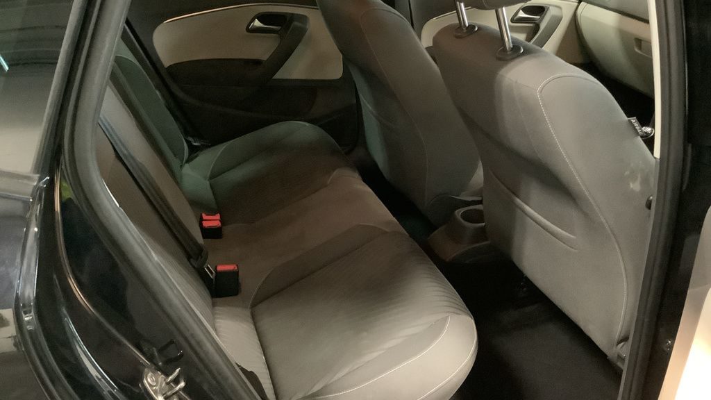 Used_2015_BLACK_VOLKSWAGEN_POLO_1