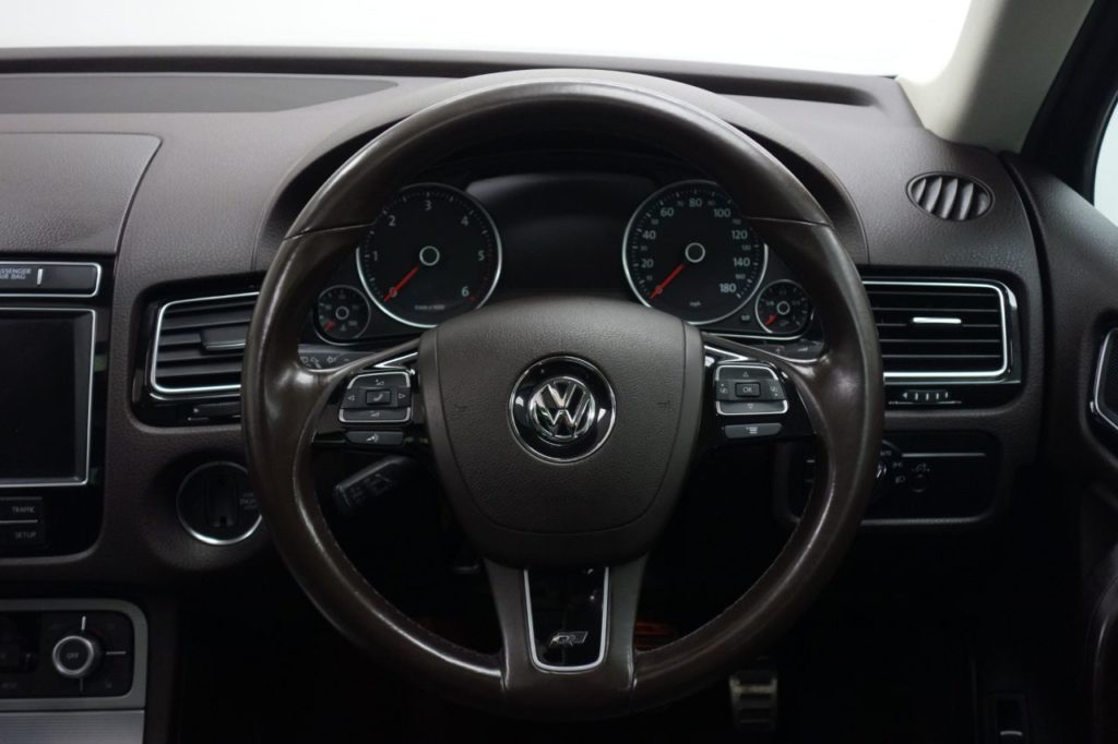 Used_2015_BLACK_VOLKSWAGEN_TOUAREG_3