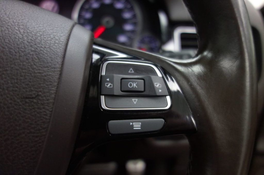 Used_2015_BLACK_VOLKSWAGEN_TOUAREG_3