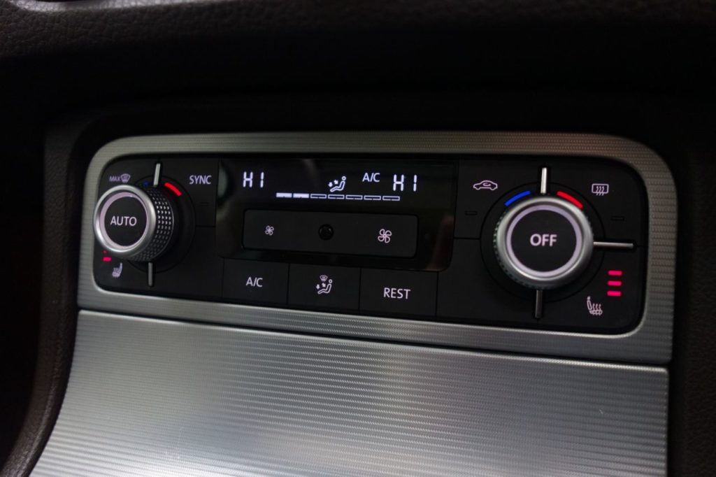 Used_2015_BLACK_VOLKSWAGEN_TOUAREG_3