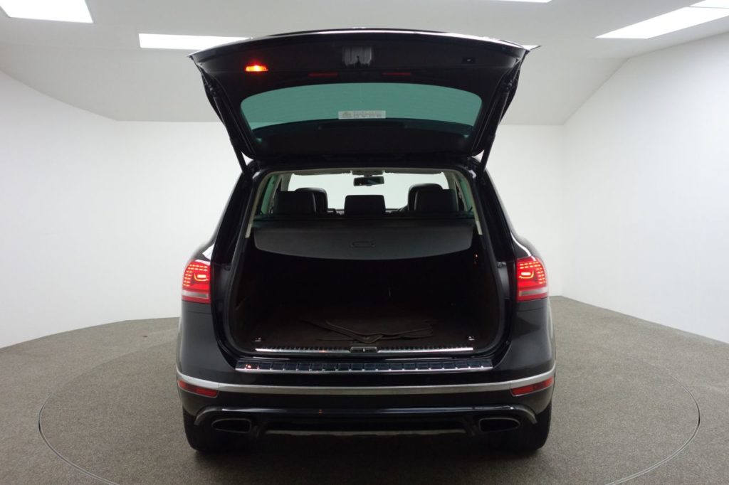 Used_2015_BLACK_VOLKSWAGEN_TOUAREG_3