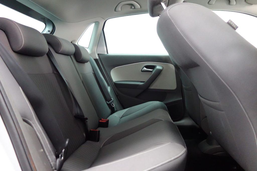 Used_2015_SILVER_VOLKSWAGEN_POLO_1