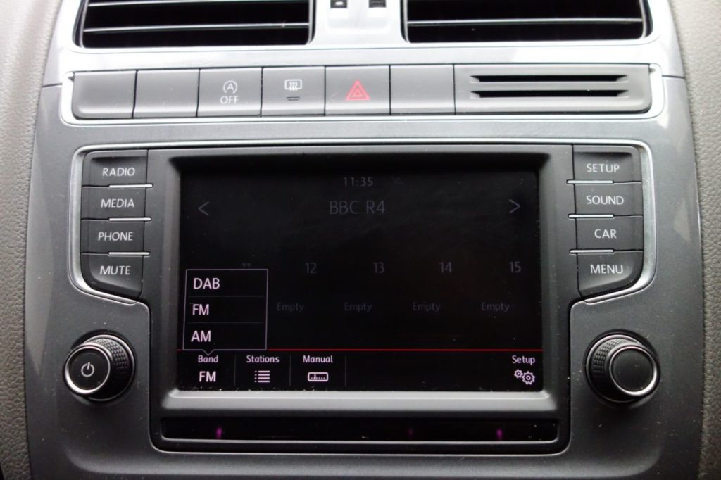 Used_2015_SILVER_VOLKSWAGEN_POLO_1