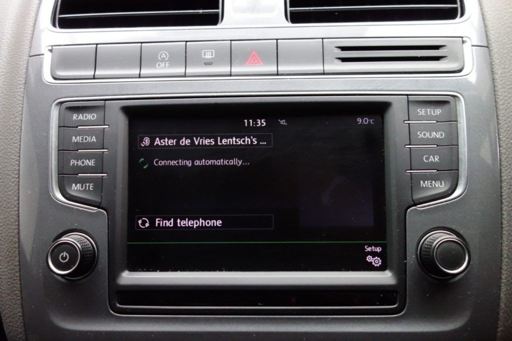Used_2015_SILVER_VOLKSWAGEN_POLO_1