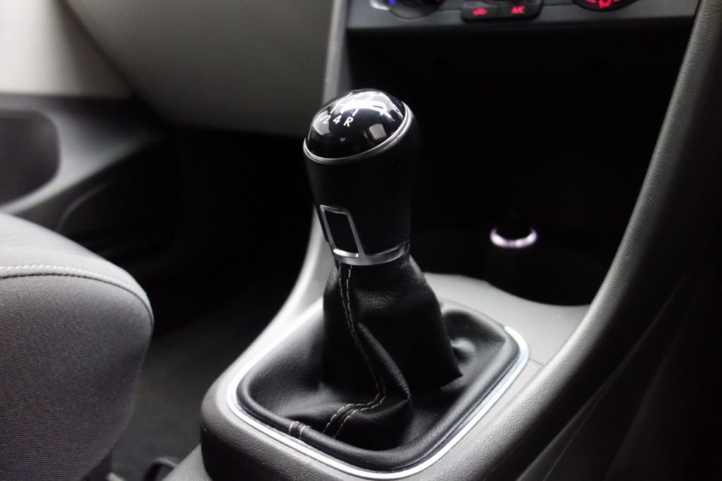 Used_2015_SILVER_VOLKSWAGEN_POLO_1