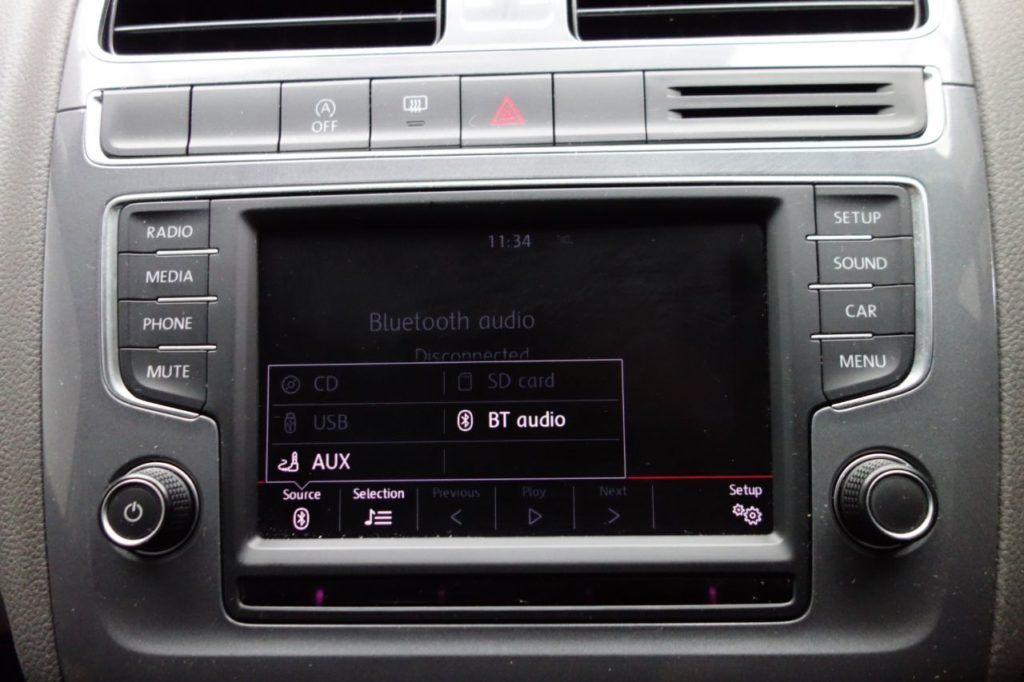 Used_2015_SILVER_VOLKSWAGEN_POLO_1