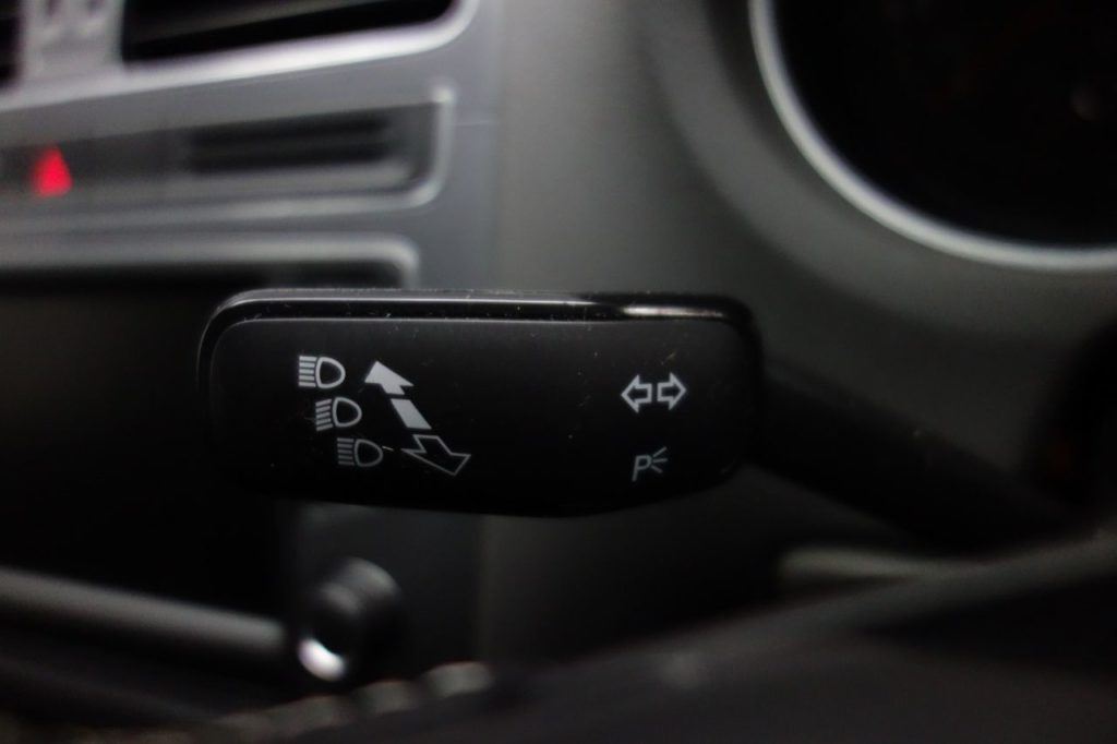 Used_2015_SILVER_VOLKSWAGEN_POLO_1