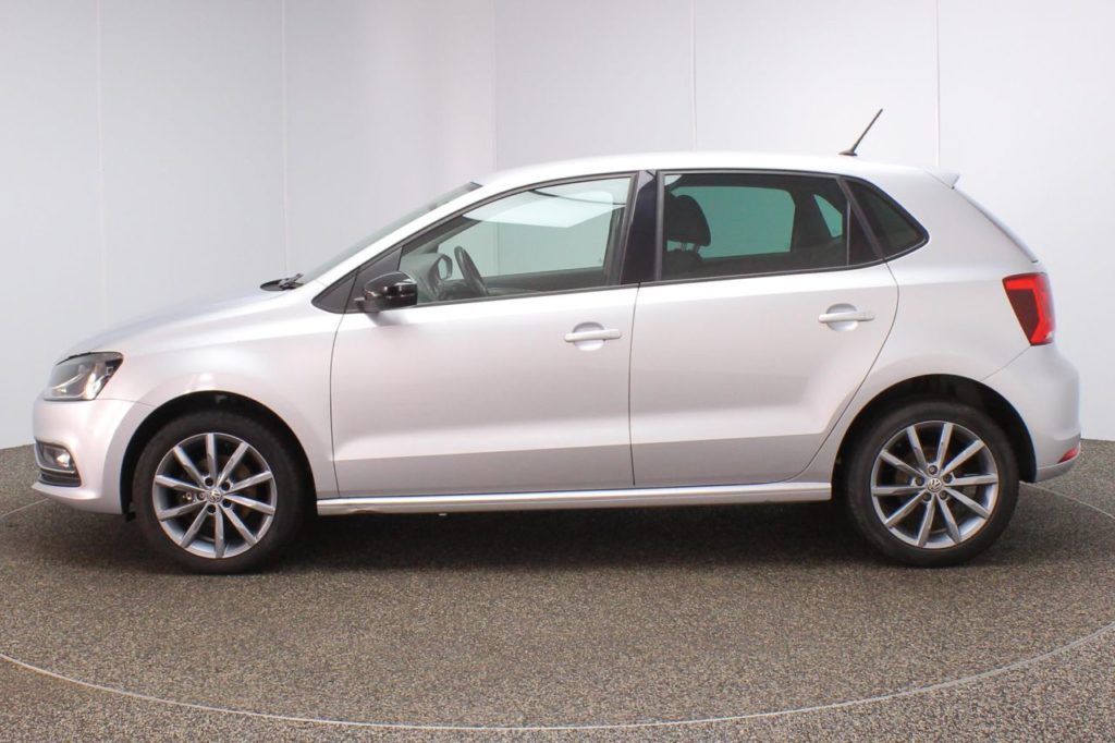 Used_2015_SILVER_VOLKSWAGEN_POLO_1