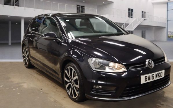Used 2016 BLACK VOLKSWAGEN GOLF Hatchback 2.0 R LINE EDITION TDI BLUEMOTION TECHNOLOGY 3d 148 BHP (reg. 2016-06-30) for sale in Stretford